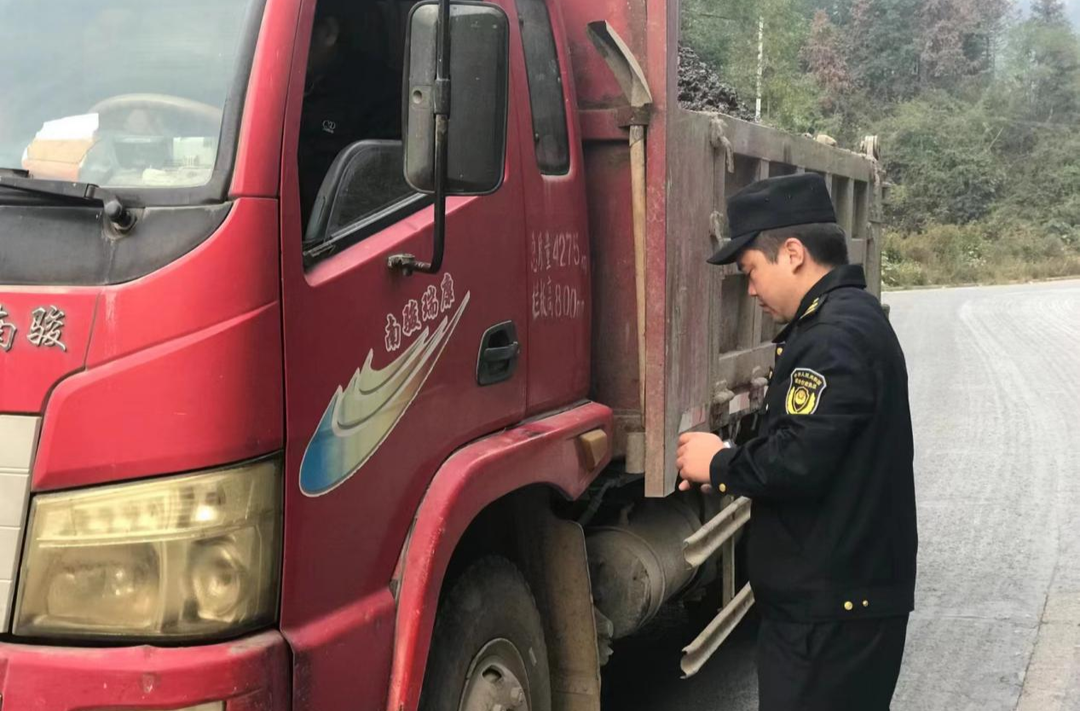 冷水溪乡开展道路安全隐患排查