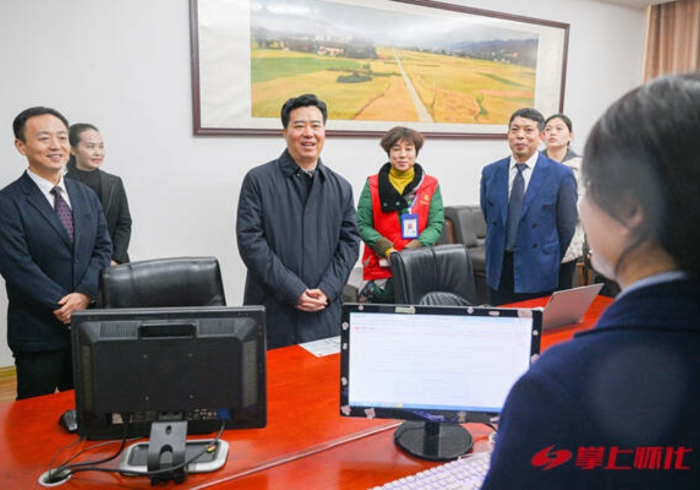 黎春秋：坚持依法科学为民普查 确保普查数据真实准确