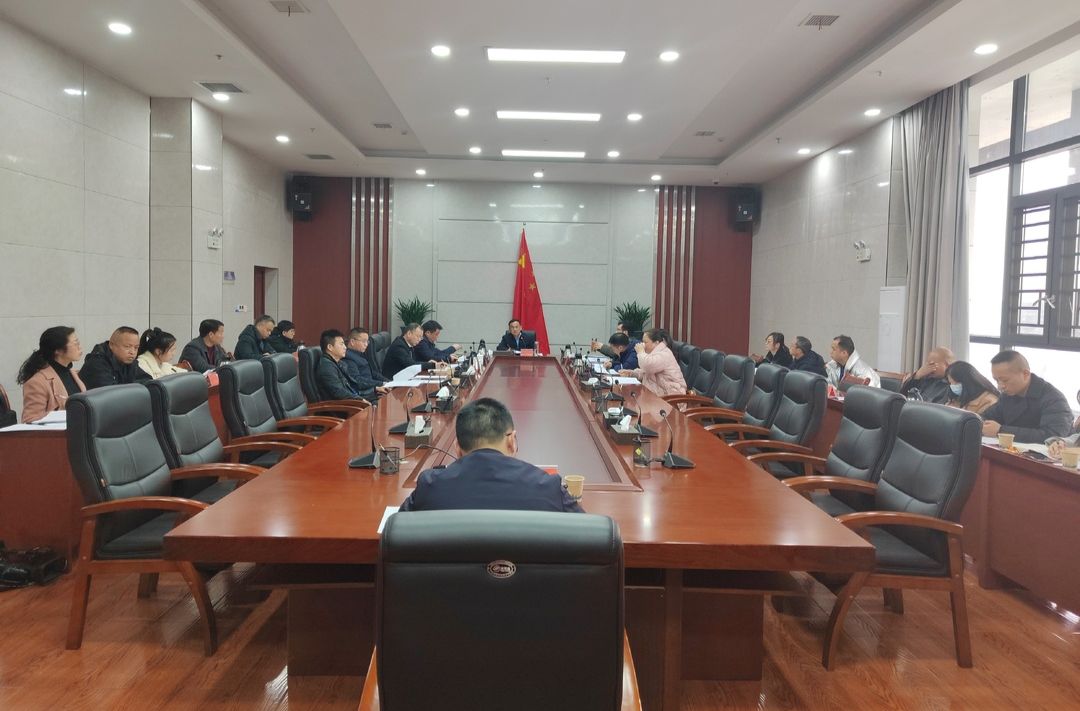 九届县人民政府2023年第十四次常务会议召开 梁元和主持