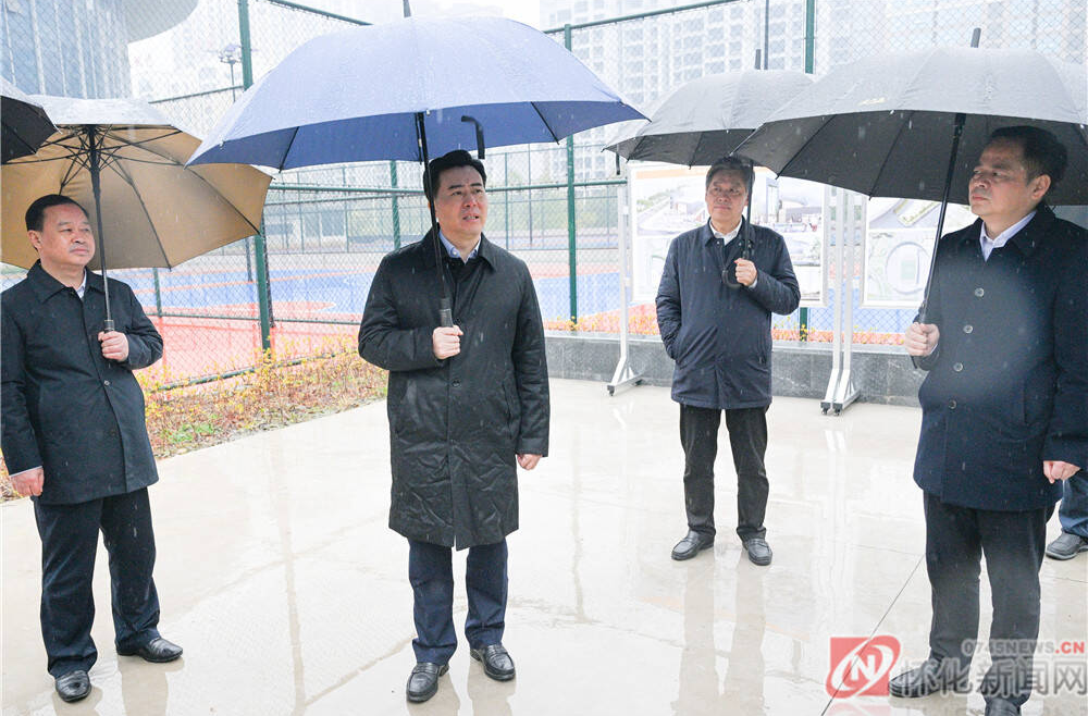 黎春秋调研市体育中心区域文旅化改造工作时要求：提升商圈品质 促进消费升级