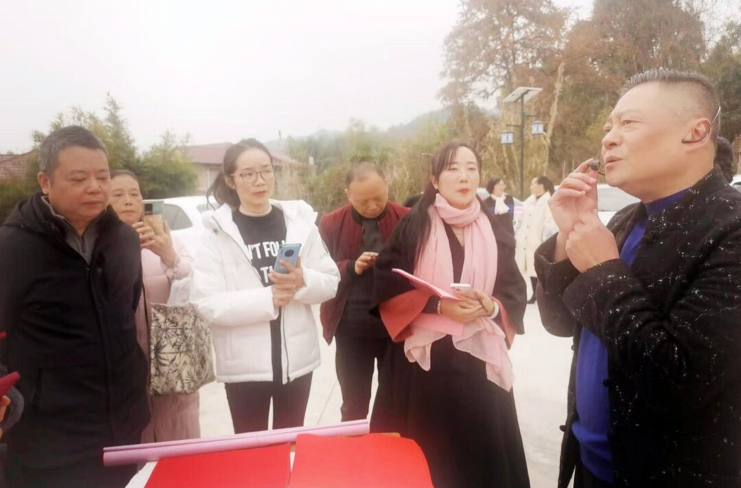 怀化市民间文艺家协会送文艺下乡迎新春