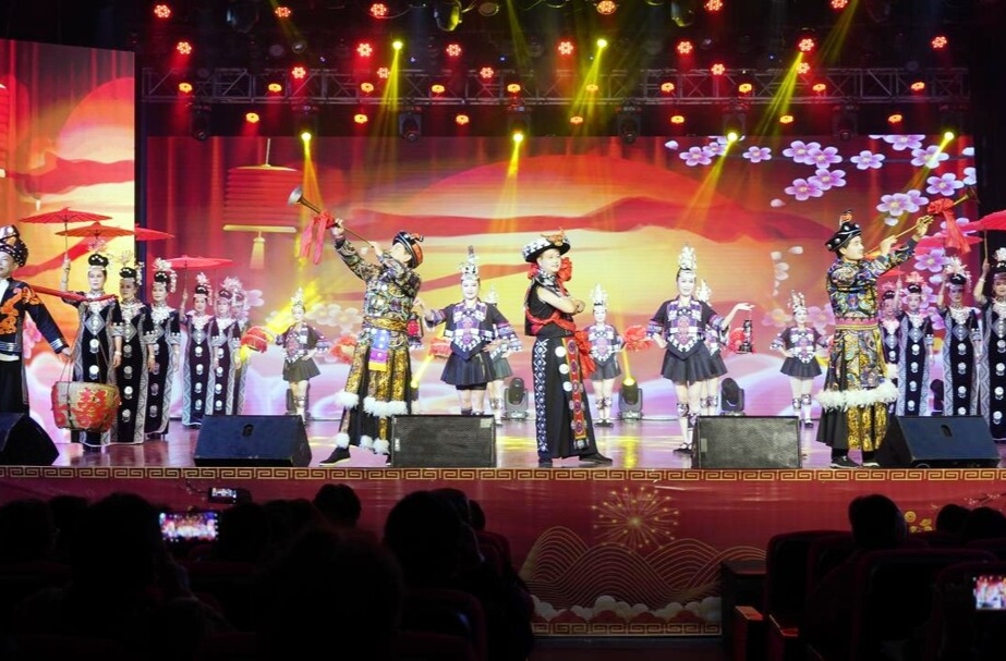 “到群众最需要的地方去”——“欢乐潇湘”优秀群众文艺作品巡演暨文旅志愿服务活动走进芷江