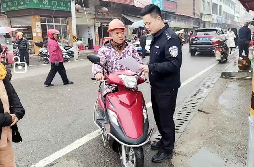 岩桥镇：全力守好岁末年初交通“安全关”