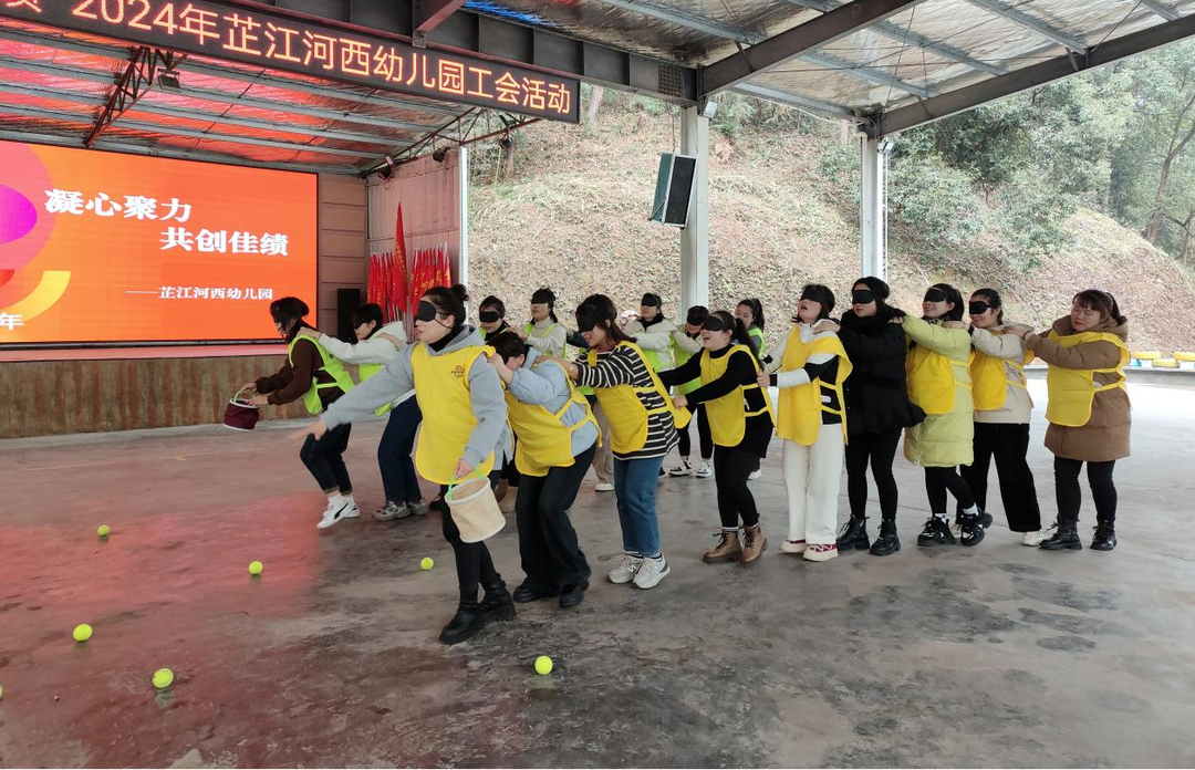 河西幼儿园：开展“不忘初心  凝心聚力担使命”团建活动