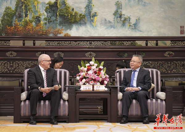 沈晓明会见布拉德·戴维一行