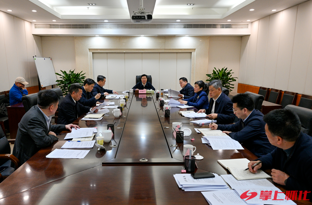 ​黎春秋主持市政府党组班子主题教育专题民主生活会会前学习暨市政府党组理论学习中心组集体学习 深入学习贯彻习近平新时代中国特色社会主义思想 打牢开好专题民主生活会的思想基础