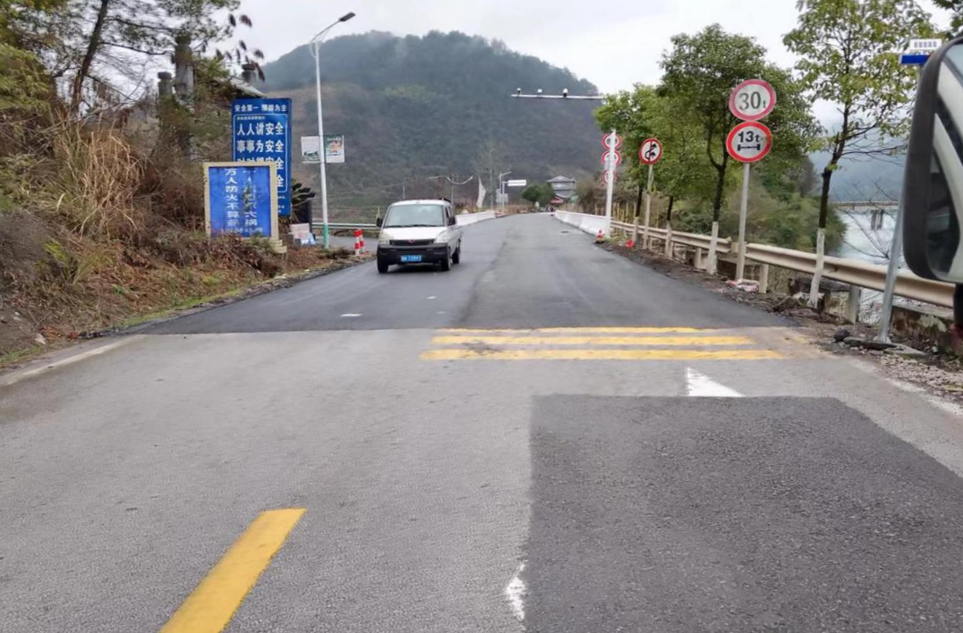 芷江：国道G320线细米溪桥、木溪桥维修加固工程顺利完工并恢复通车