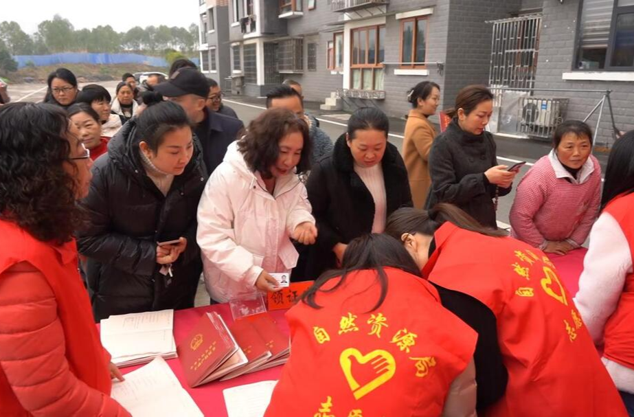 芷江：推行“一线工作法” 全力破解“办证难”