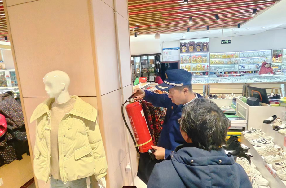 打好安全生产翻身仗|芷江消防救援大队开展冬季火灾消防安全夜查专项行动