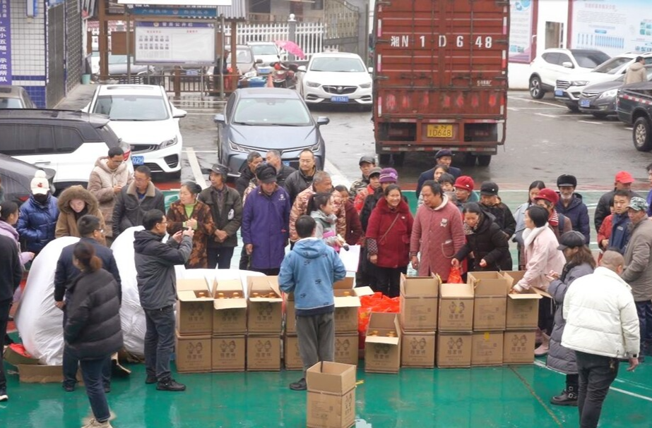 芷江：开展“助力特困家庭 传递关爱之心”寒冬走访慰问活动