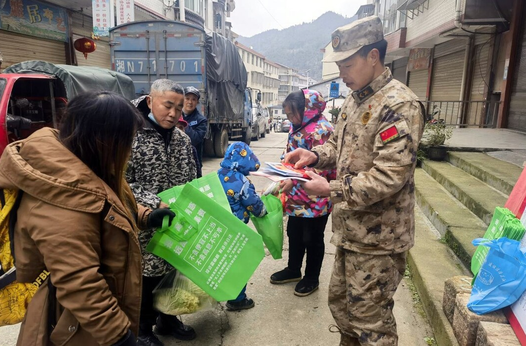 大树坳乡：开展平安建设宣传“赶大集”活动