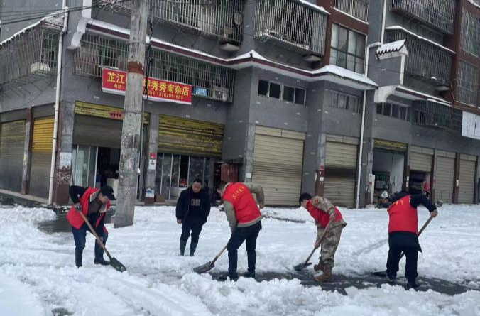 牛牯坪乡雪中执勤保平安