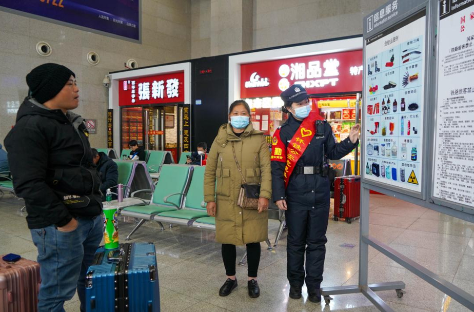 春运首日 芷江高铁站贴心服务温暖返乡路