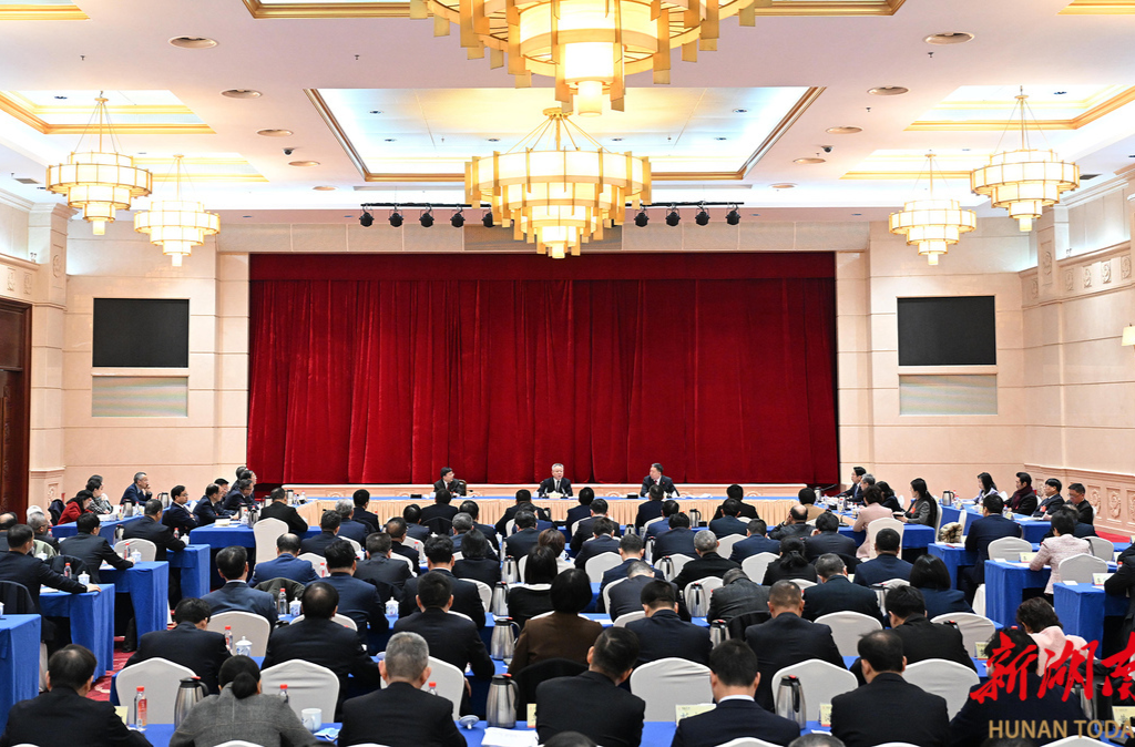 沈晓明参加省政协十三届二次会议第一联组讨论