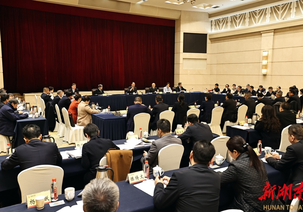 毛伟明参加省政协十三届二次会议第二联组讨论
