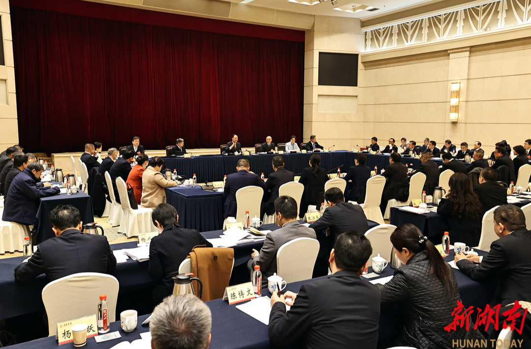 毛伟明参加省政协十三届二次会议第二联组讨论