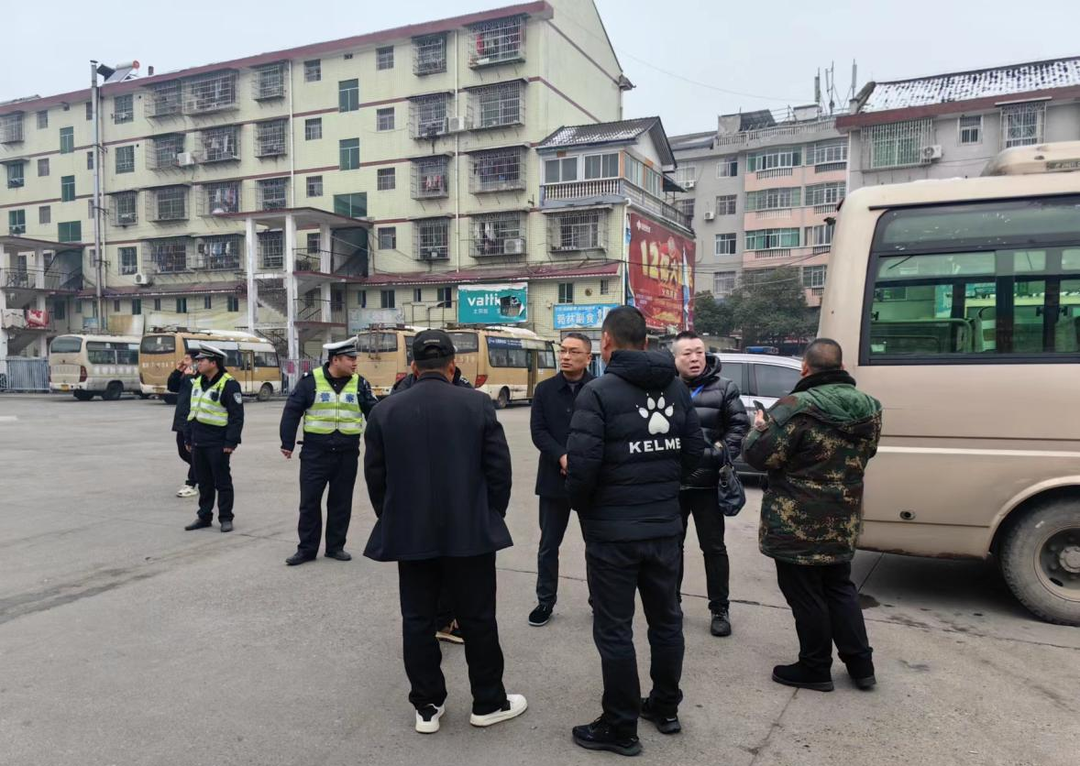 朱辉开展春运安全检查工作