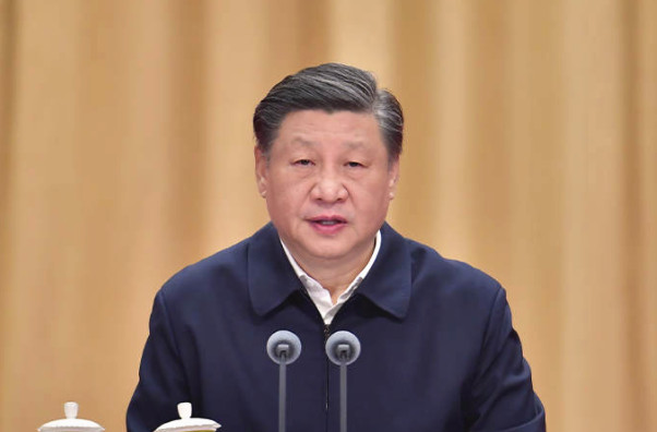 习近平同法国总统马克龙就中法建交60周年互致贺电