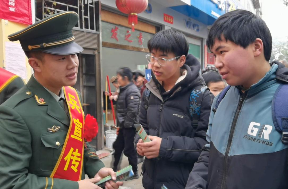 楠木坪镇：参战英雄和退役老兵化身征兵“宣传员” 点燃青年“戎装梦”