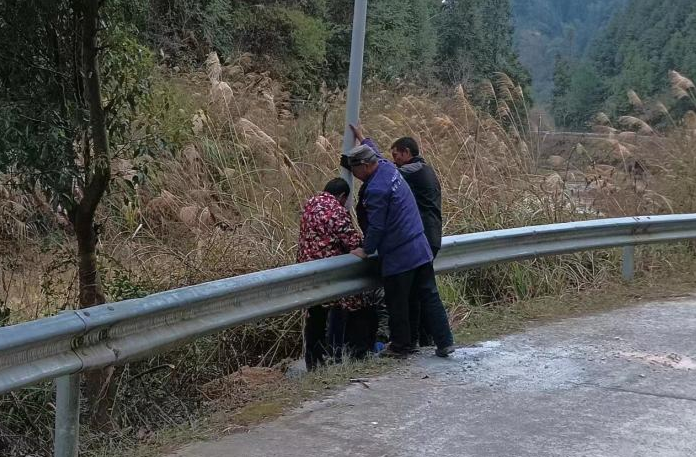 土桥镇：路灯建设暖民心 照亮出行安全路
