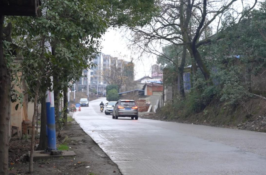 芷江：针对路域“脏乱差”   打出整治“组合拳”