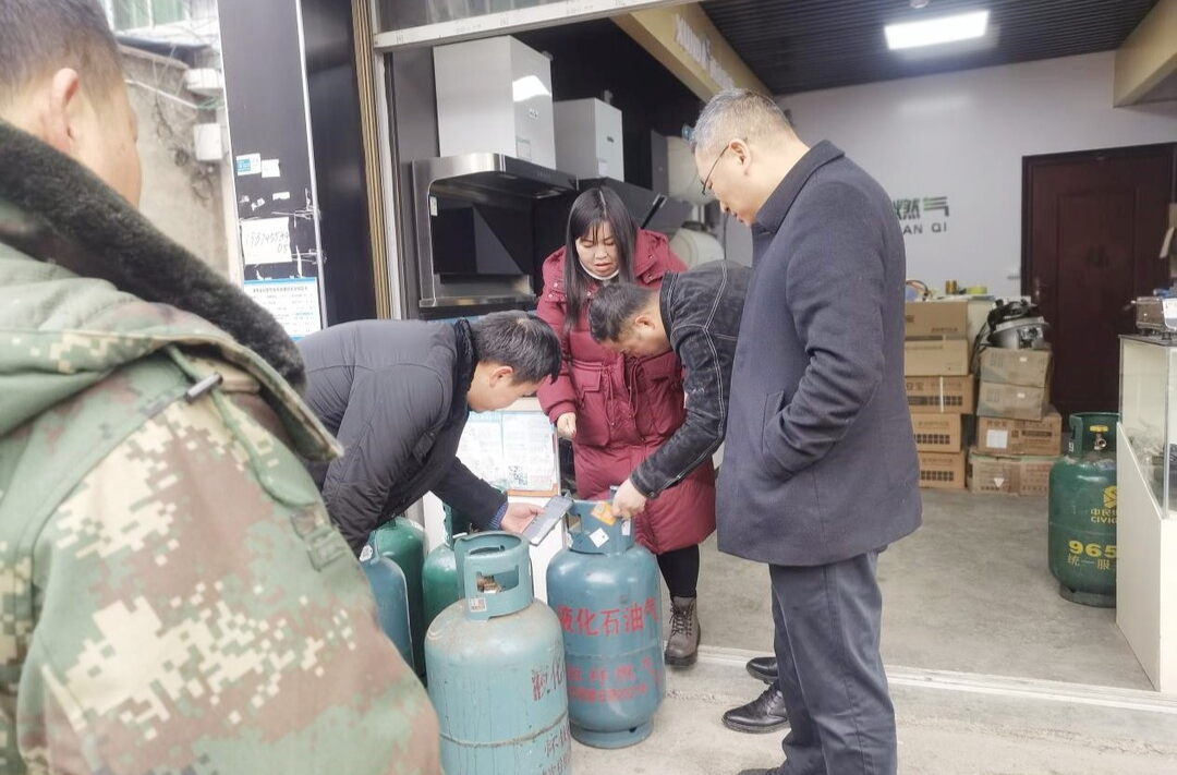 朱辉带队督导检查春运及消防、食品、燃气安全生产工作