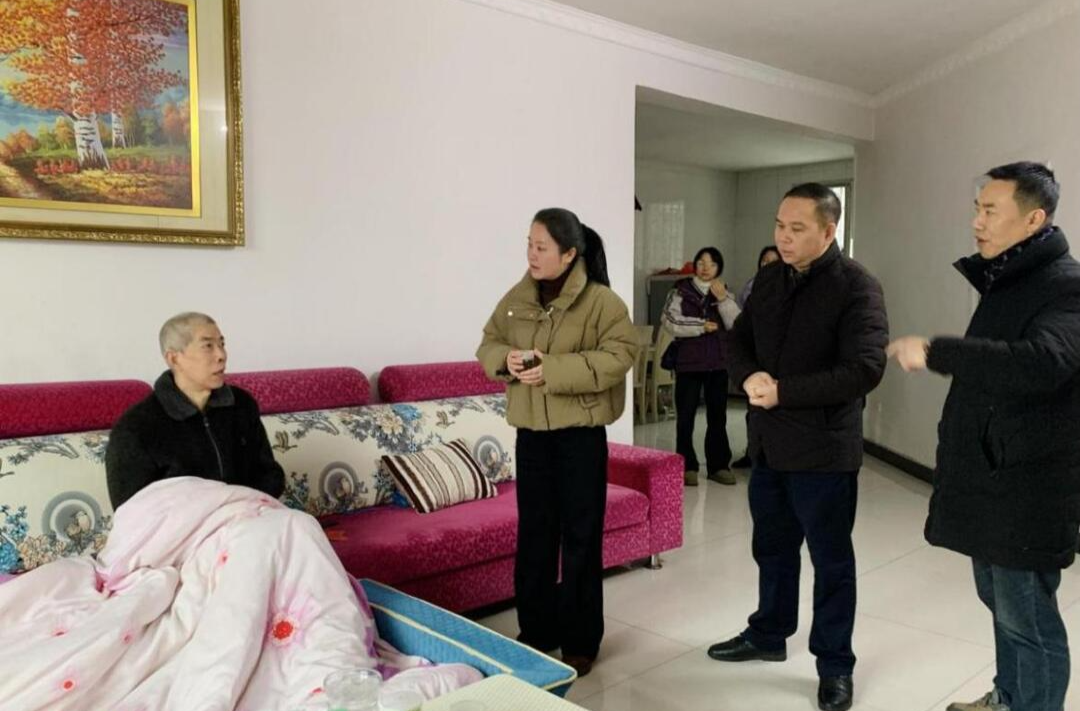 市总工会来芷开展“双节”送温暖慰问活动