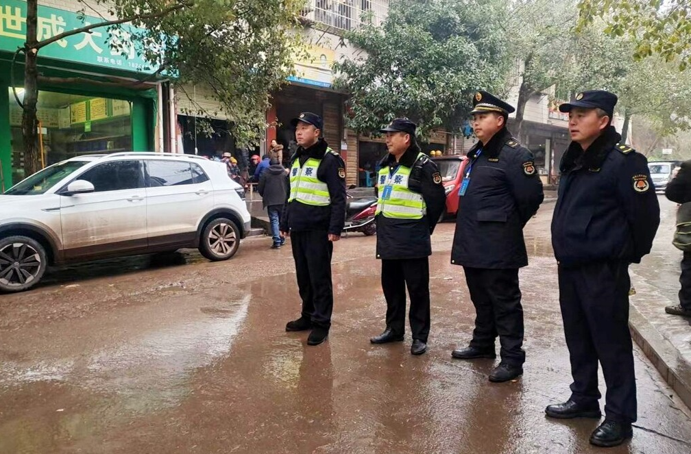 楠木坪镇：情满旅途 平安春运