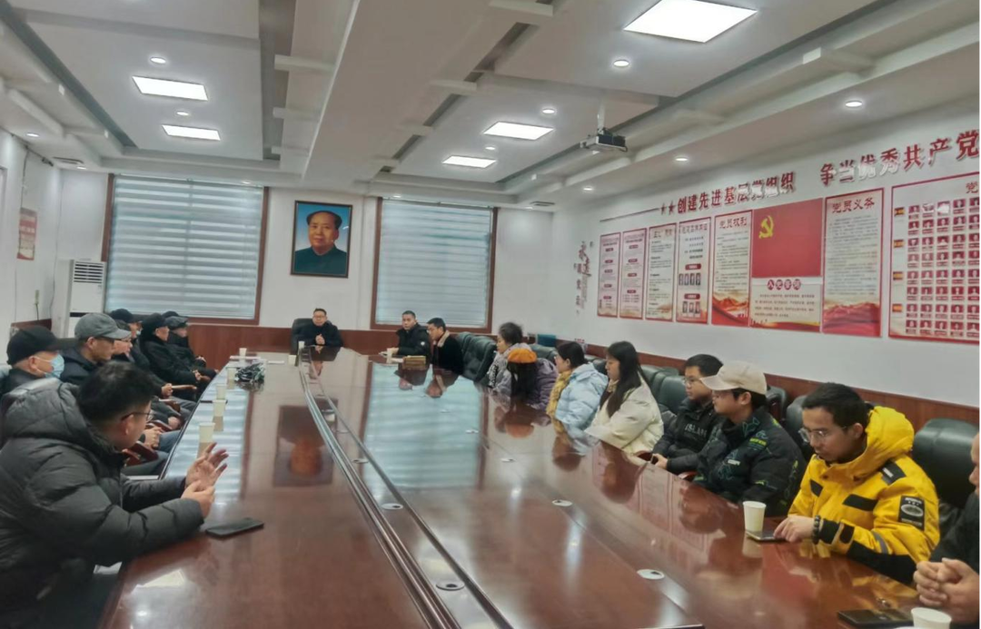 芷江一中召开“五老”人员2024年迎春座谈会