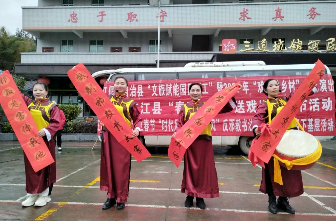 芷江开展反邪教志愿服务下基层活动