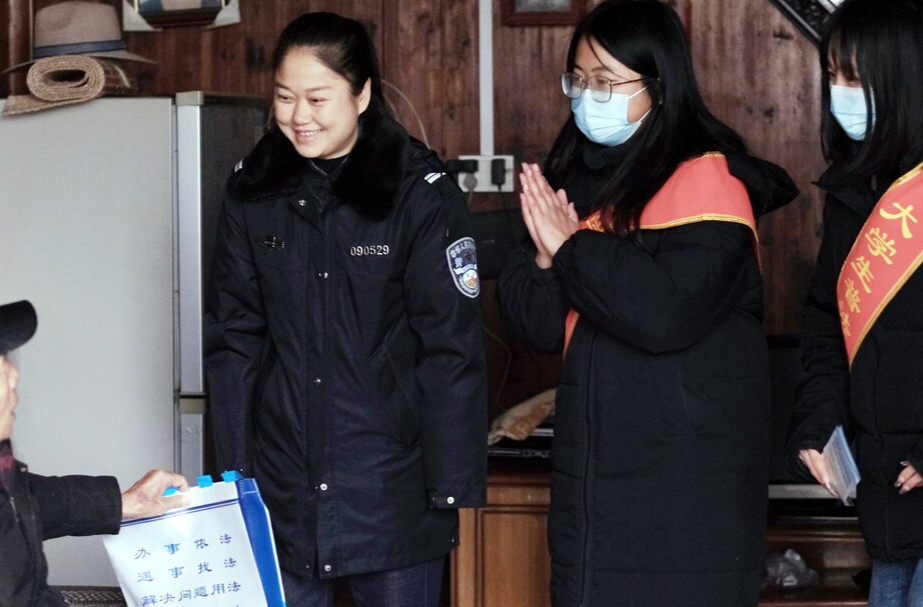 芷江司法局：深入普法第一线 新年祝福暖人心