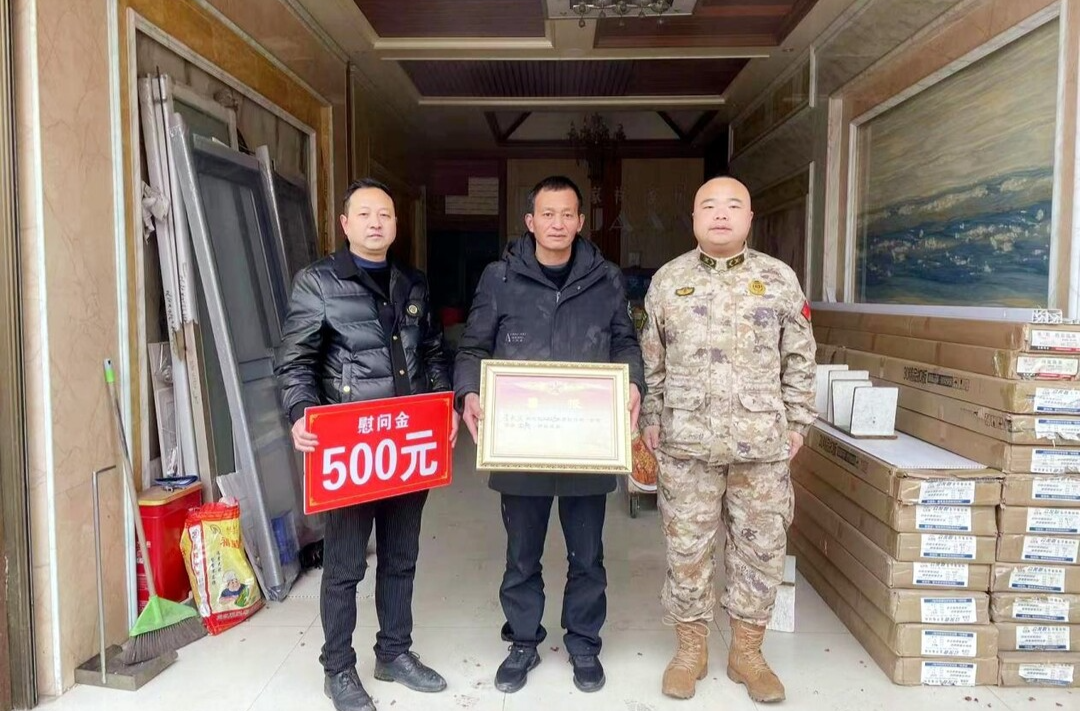 新店坪镇：为立功受奖军人家庭送喜报