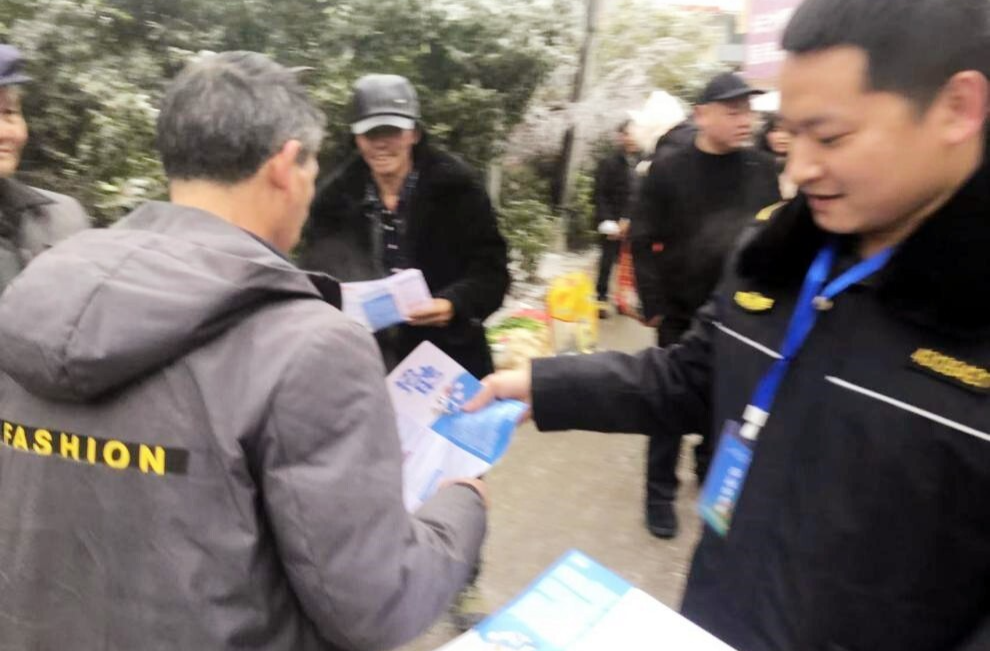 牛牯坪乡：防火防冻齐宣传 守护安全迎新年