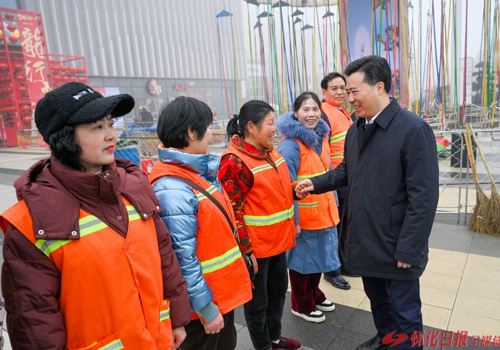 黎春秋看望慰问春节坚守岗位的一线工作人员