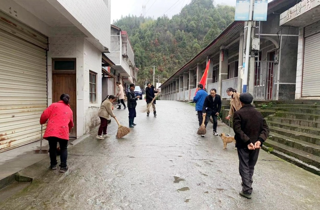 梨溪口乡：人居环境不停歇 干干净净过新年