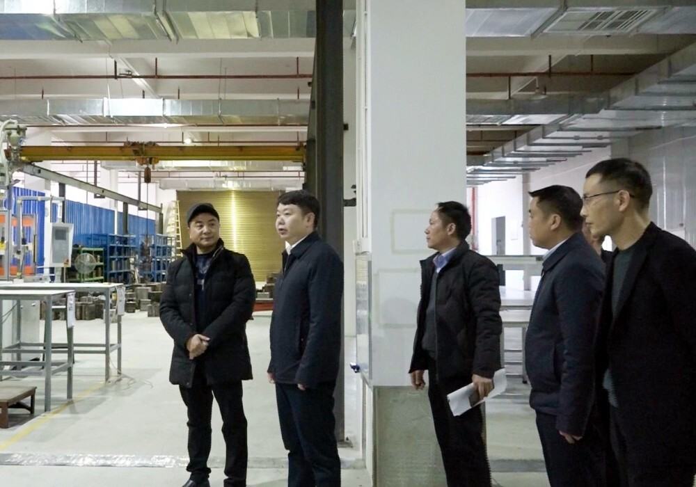 梁志平新春走访园区企业