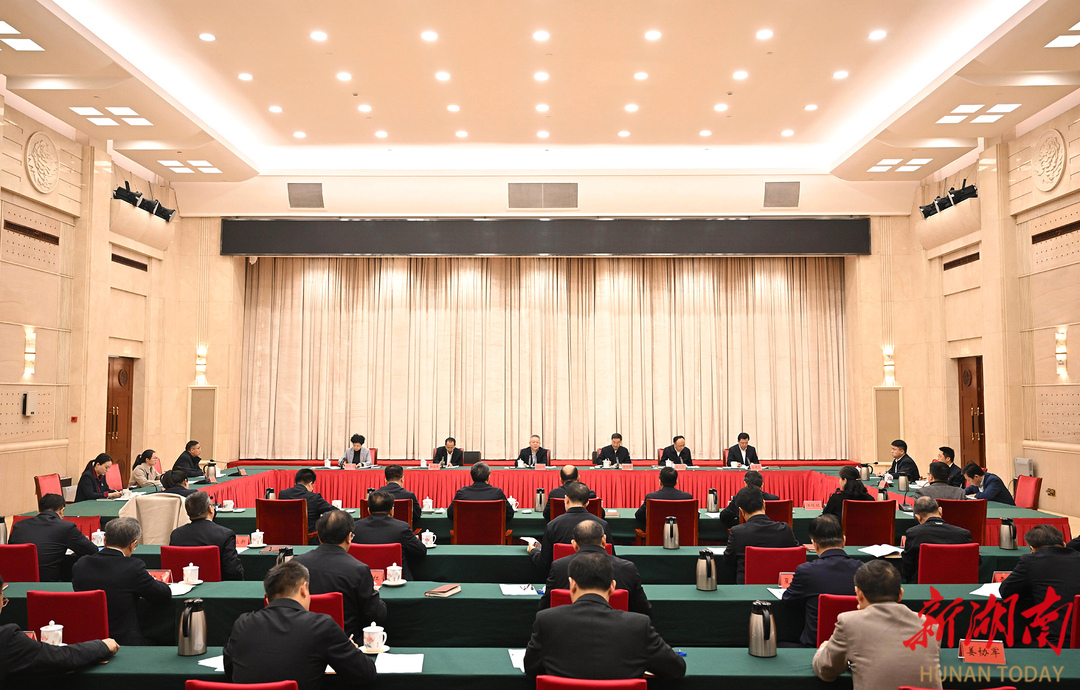 沈晓明主持召开为基层减负赋能专题座谈会
