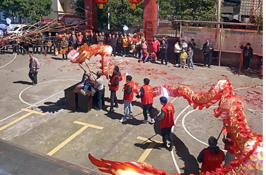 楠木坪镇：正月舞龙闹新春 传承民俗新风尚