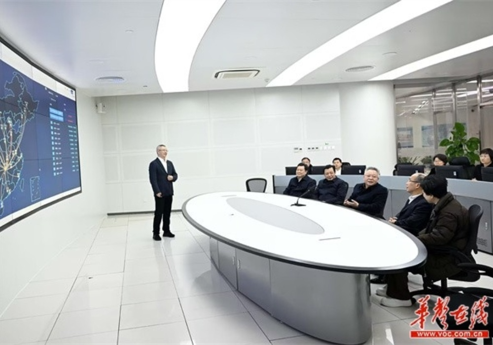 沈晓明调研金融工作并主持召开座谈会