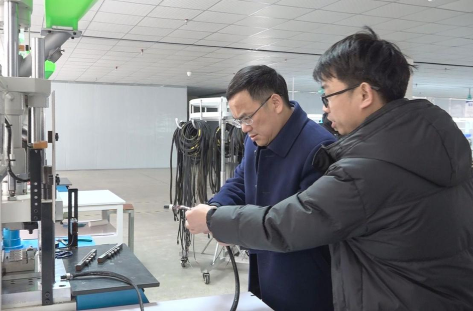 梁元和调研工业项目