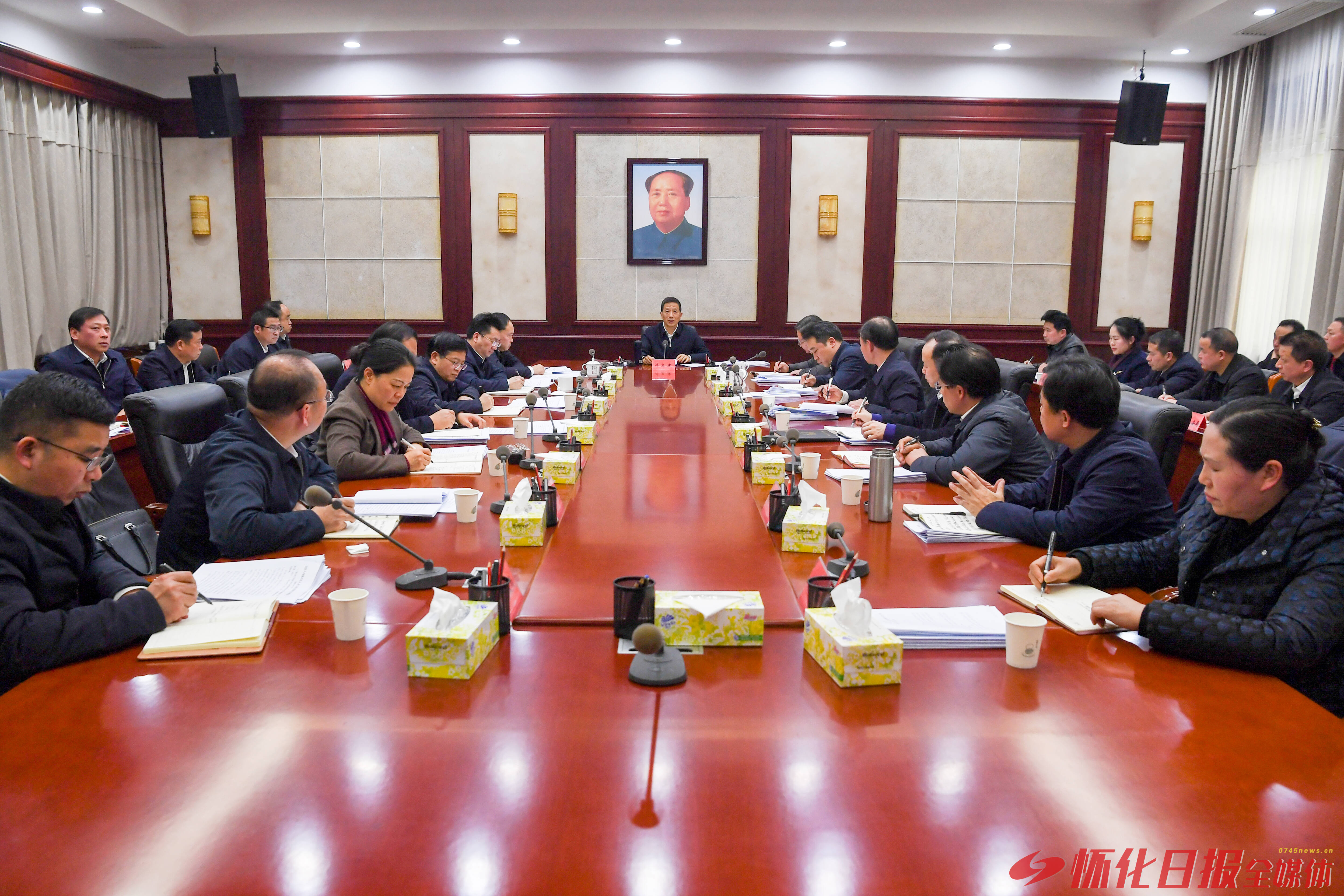 许忠建主持召开市委人才工作领导小组会议时强调：以开放胸襟引才育才用才留才 为高质量发展提供人才支撑