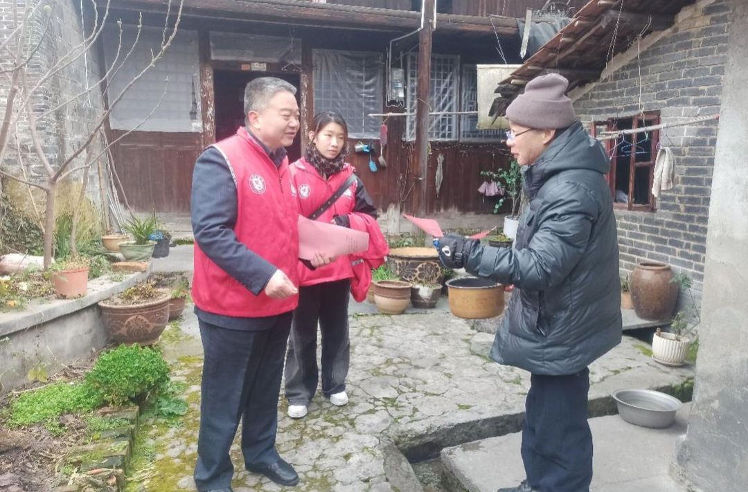 北街社区：“敲门行动”筑牢社区安全“防火墙”