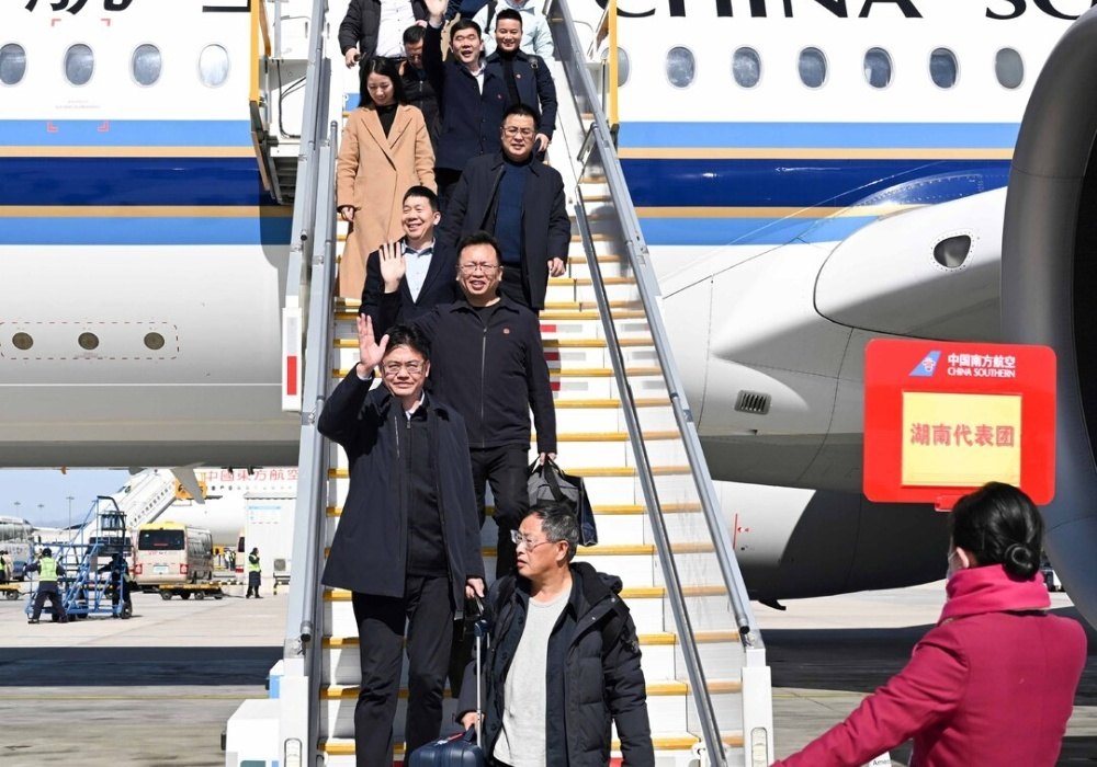 快讯丨在湘全国人大代表抵达北京