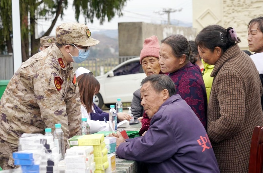 芷江人武部：开展“学雷锋 助振兴”系列活动