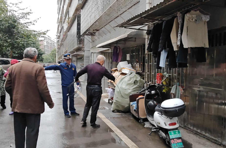 三查一曝光丨群众举报小区电动车飞线充电，芷江消防：严查！速改！