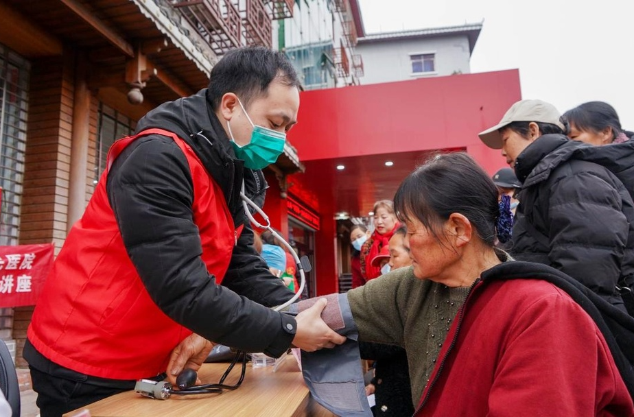 芷江：学雷锋 文明实践我行动