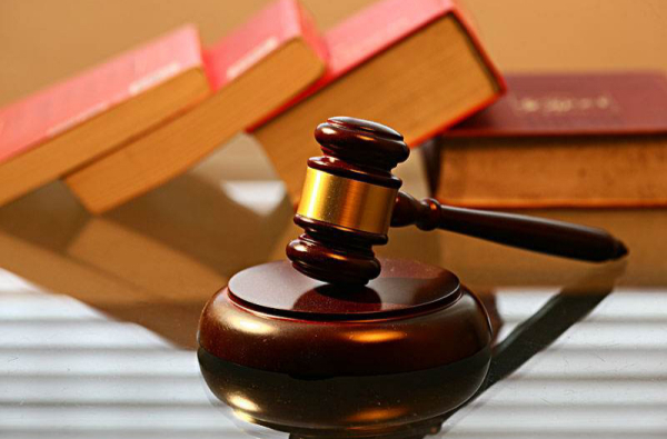 芷江法院：为民办实事  锦旗表谢意