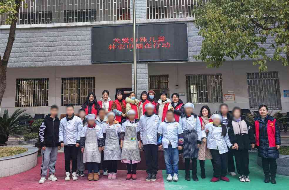 林业局开展“关爱特殊儿童 巾帼在行动”志愿服务活动