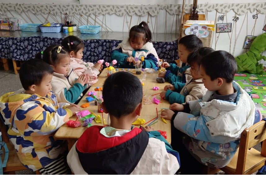 东门口幼儿园开展庆祝“三八”妇女节活动