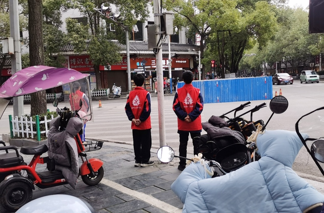 芷江二中：学雷锋精神，展时代新风